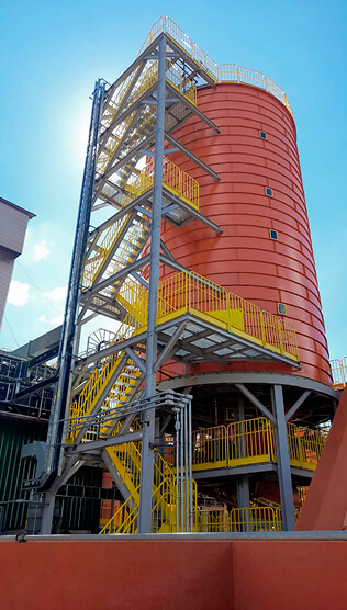 Vertical Silo with Cantilevered Screw Extractor